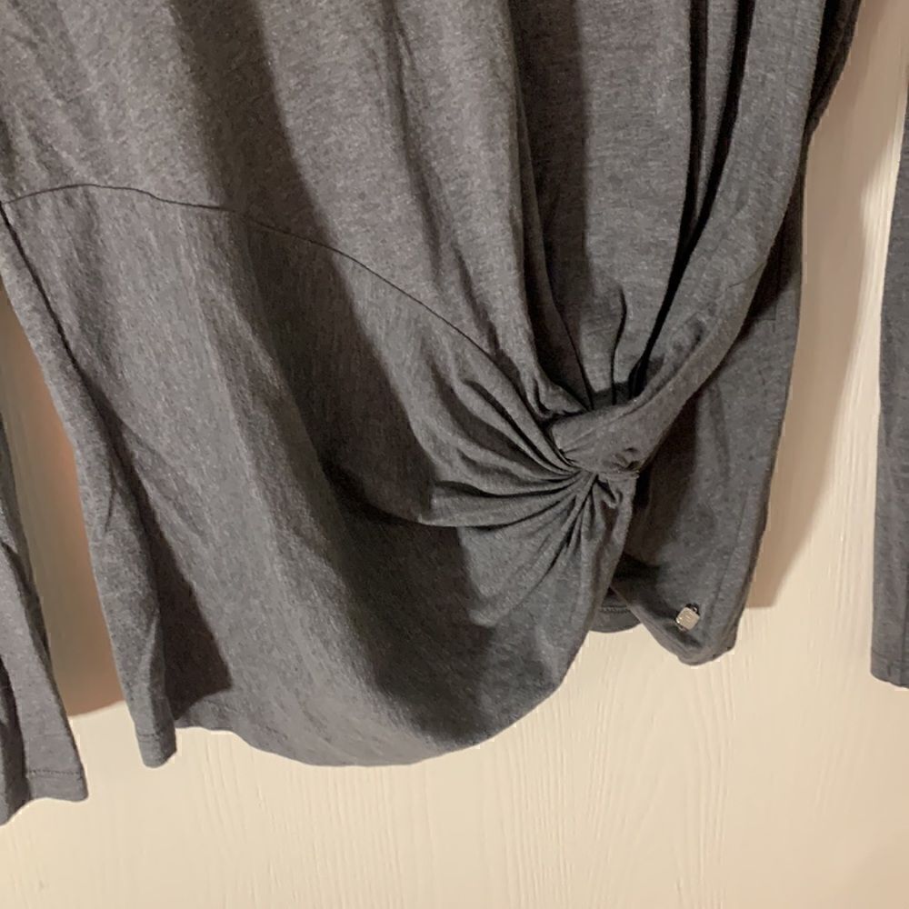 Fabletics EUC gray Hera long sleeve knot tie tee Size medium - Picture 3 of 5